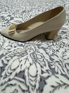Vintage Bally Cream Leather Mid Block Heel Pump with Gold Buckle
